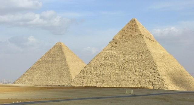 Újraértelmezték az egyiptomi piramisok burkolatának pusztulását