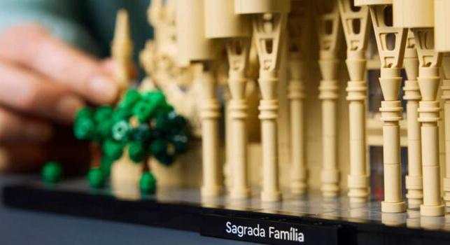 Bemutatták minden idők legnagyobb LEGO szettjét