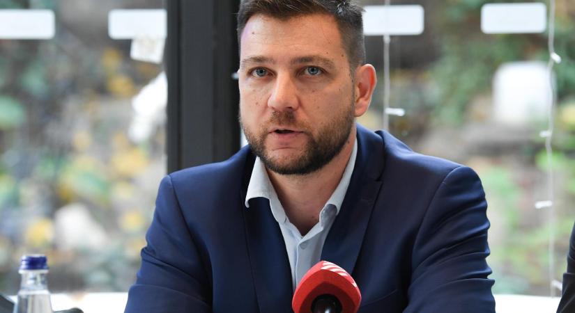 "Megkésve, de ma végre távozott" - írta Papp Dániel felmondásáról Magyar Péter