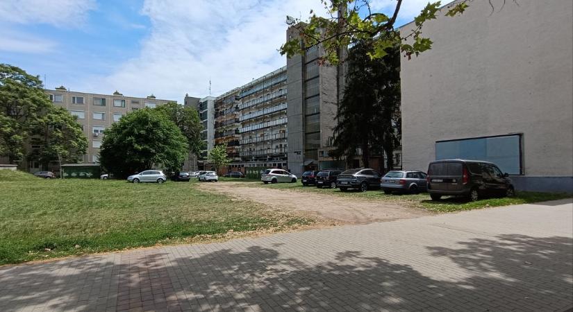 Mi lesz a legnagyobb belvárosi üres telekkel? Már nem csak ötlet van rá Makón!