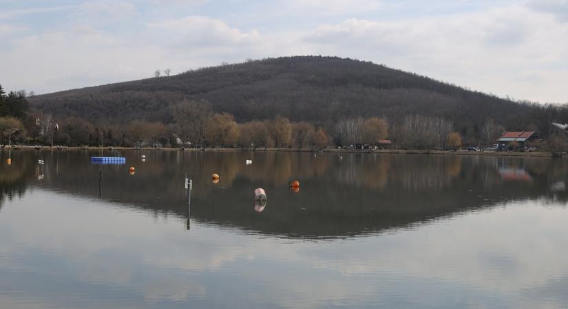 A Bánki-tóba fulladt egy fiú, a mentők már nem tudták megmenteni az életét
