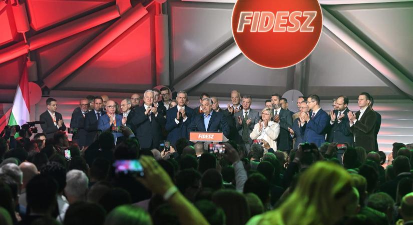 Új szervezeti felépítésre állhat át a Fidesz: a választókerületi rendszer helyett az önkormányzatokhoz igazodnak majd