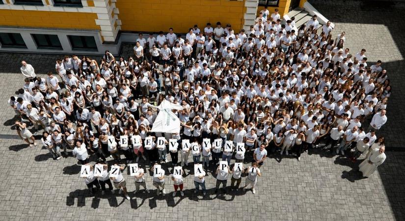 A kilakoltatott nagyváradi apátért és az apátságért imádkoztak a premontrei közösségek