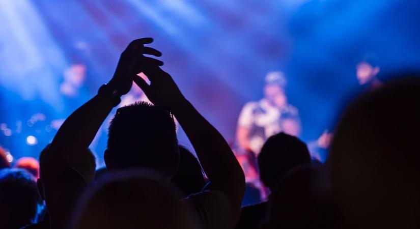Koncert közben rosszul lett a Loophia énekesnője a Budapest Parkban: a szervezők szerint újra kellett éleszteni
