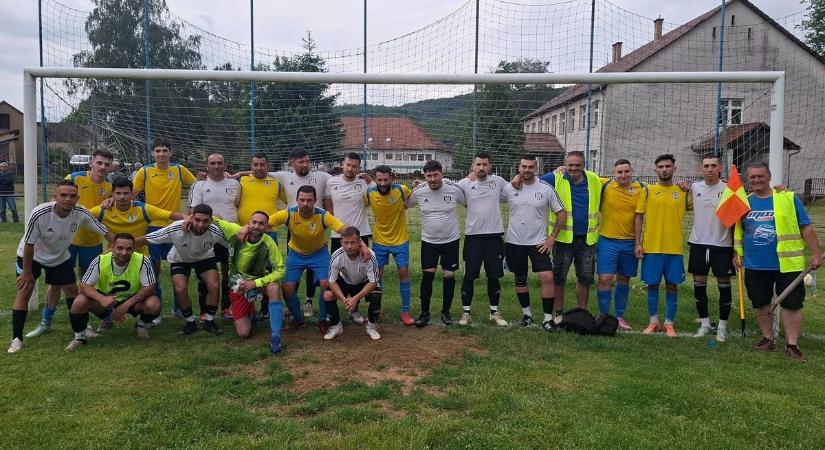 Lázár Gábor nem aprózta el: 12 gólt szerzett a 45 éves támadó