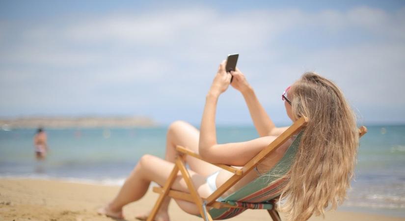 Forró hangulat: bikiniben pózol a népszerű sorozat sztárja
