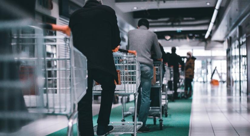 Ez letarolhatja az önkiszolgáló kasszákat? Rendhagyó fizetési módszert vezettek be a magyarok egyik kedvenc üzletláncánál