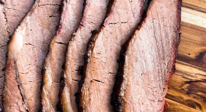 Pellet szmókerben füstölt marhaszegy (brisket)