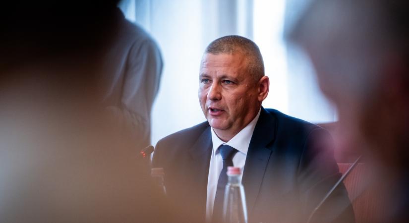 Ruszin-Szendi Romulusz nekiment az ügyészségi döntésnek, felelősöket ígér a kézigránát-baleset ügyében