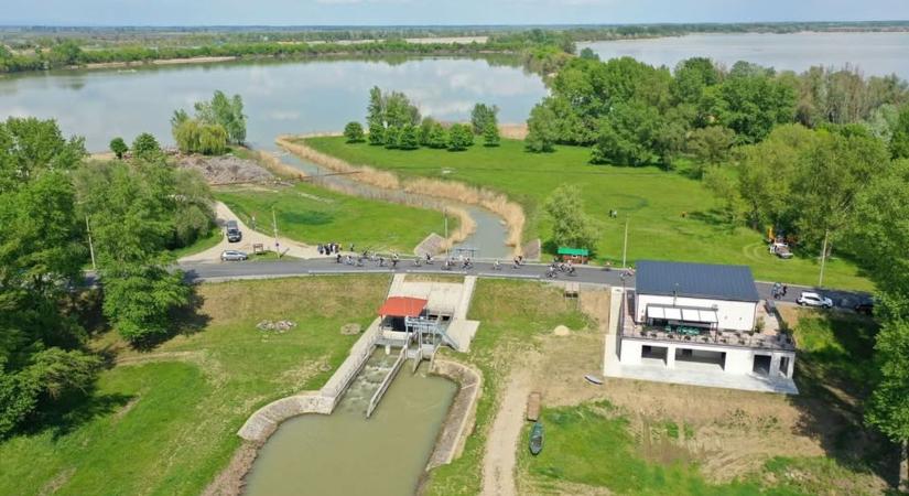 Újabb rekord született: májusban közel 19 ezer kerékpáros tekert át a Tisza-tónál