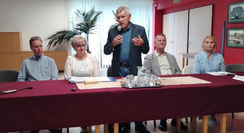 Nehéz ügy, de keresik a jó megoldást az ajkai zeneiskola és óvoda problémájára ( fotók)