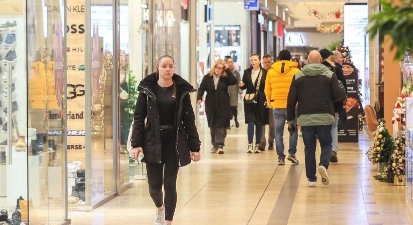 A buszokon hőség van, a boltokban hideg – panaszolják olvasóink