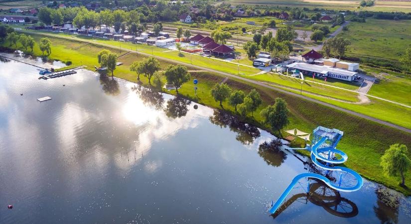 Itt a lista: ekkor nyitnak a Tisza-tó legnépszerűbb strandjai