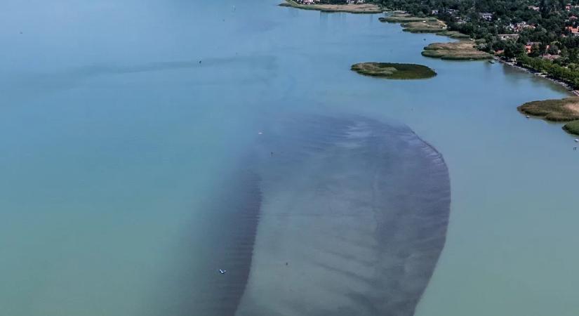 Előbukkant a Balaton egyik leghírhedtebb „szigete” – aggasztó jele ez az aszálynak - Galéria