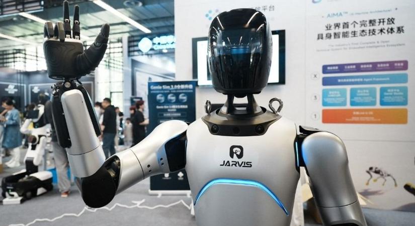 Botrány a robotbemutatón: hasba rúgott egy gyermeket a humanoid gép (VIDEÓ)
