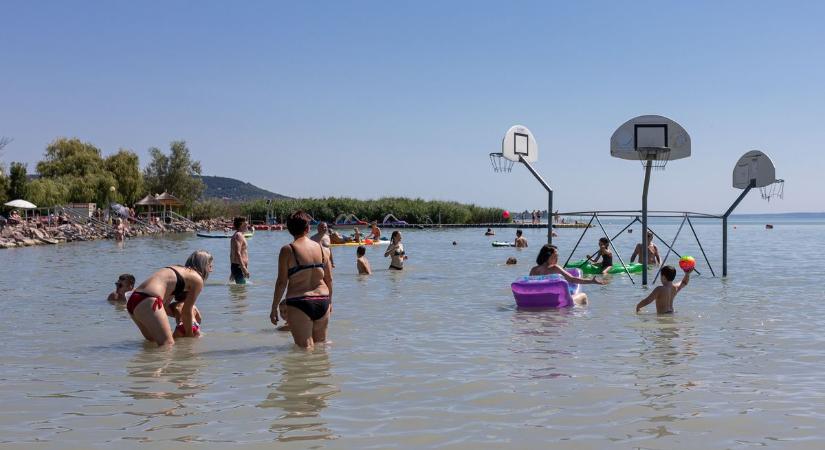 Brutális vagy megfizethető? Kiszámoltuk, mennyibe kerül egy hét mindennel együtt a Balatonon egy négyfős családnak!
