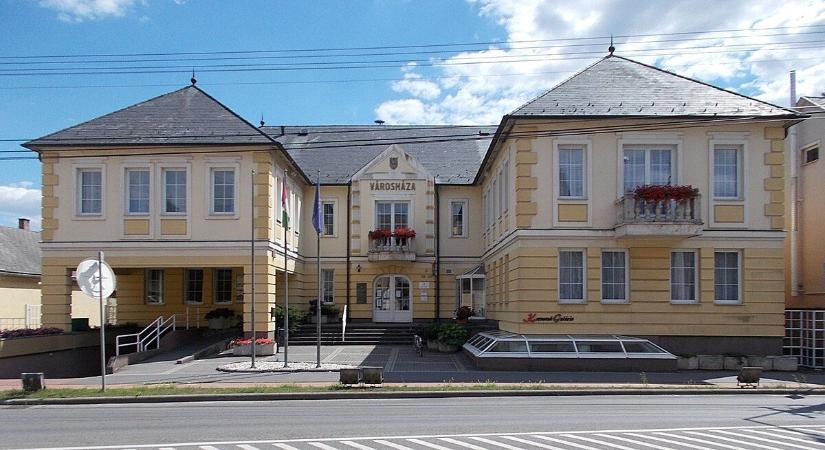 Lecserélik a régi utcai lámpákat Nyergesújfalun – mutatjuk, mely utcák érintettek