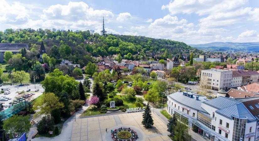 Megdermedtek a járókelők Miskolcon! Olyat láttak, amit nem hittek el – fotó és videó a cikkben