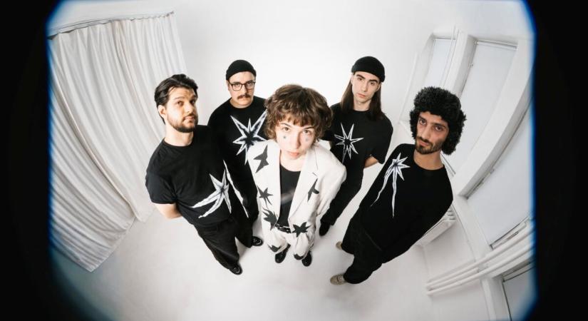 Koncert közben lett rosszul a Loophia zenekar énekesnője a Budapest Parkban, a mentők élesztették újra