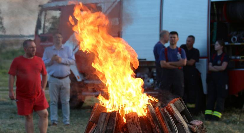 Fellobbant az Összetartozás Máglyája