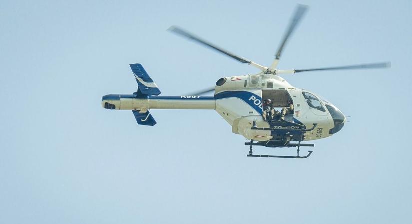Rendőrségi helikopter körözött Polgár felett, ezért szállt a magasba