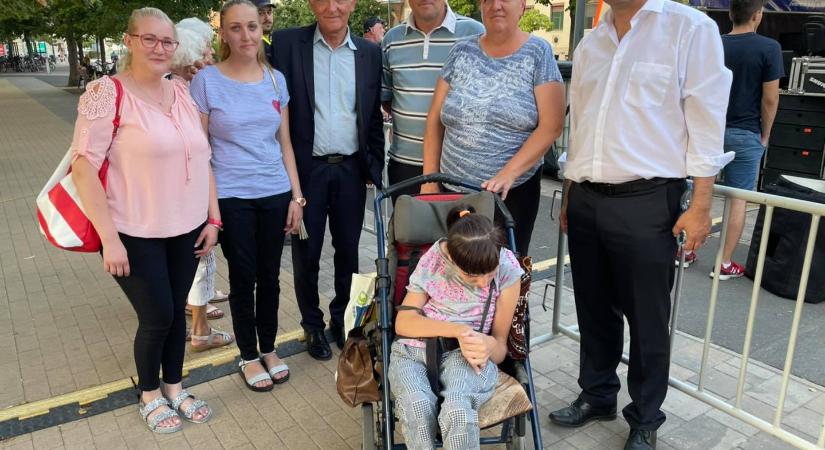 Tegnap volt a kisperegi ikrek születésnapja