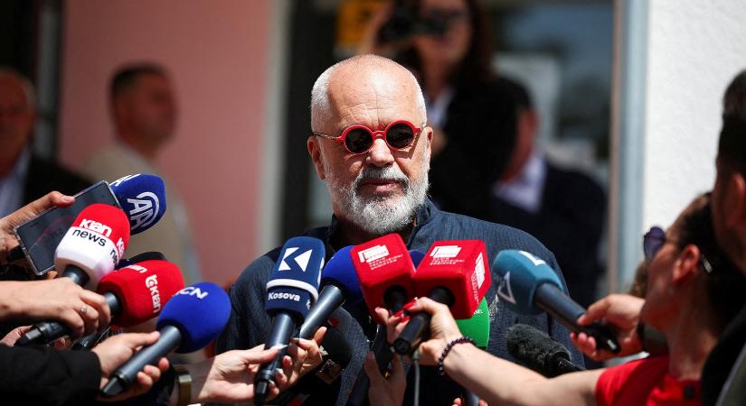Flamingó-forradalom Albániában: „Ha nem Jaredről lenne szó, magasról tennének rá”