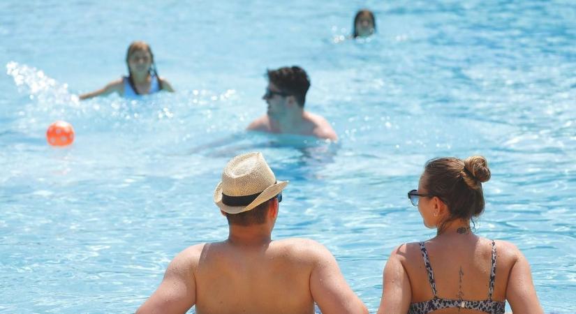 Van egy strand Hevesben, ahol potom pénzből csobbanhatsz – annyiból bemegy egy család, mint máshova egyetlen ember