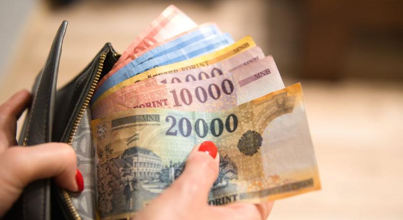 Erre még Ausztria is rácsodálkozik: heteken belül rányitják a magyarokra a pénzcsapot, 100 ezer forintot ígérnek – ők kaphatják meg, nem jár mindenkinek
