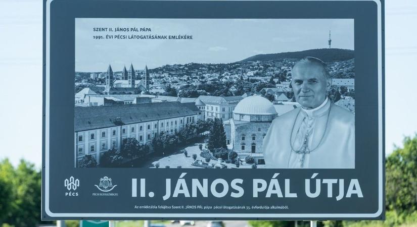 Megújult a II. János Pál pápa pécsi látogatásának emléket állító tábla