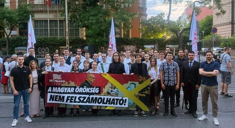 Mintha két Fidesz jönne létre, Gulyás Gergely feltűnően más stílust képvisel a szélsőjobb felé tartó Orbán Viktornál