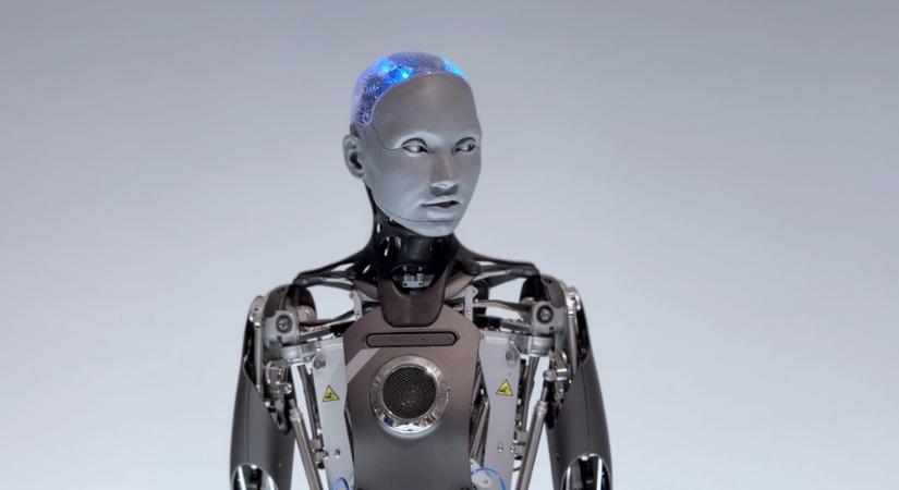 Videón a robottámadás, hasba rúgott egy gyereket a droid - döntse el, hogy szándékos volt-e