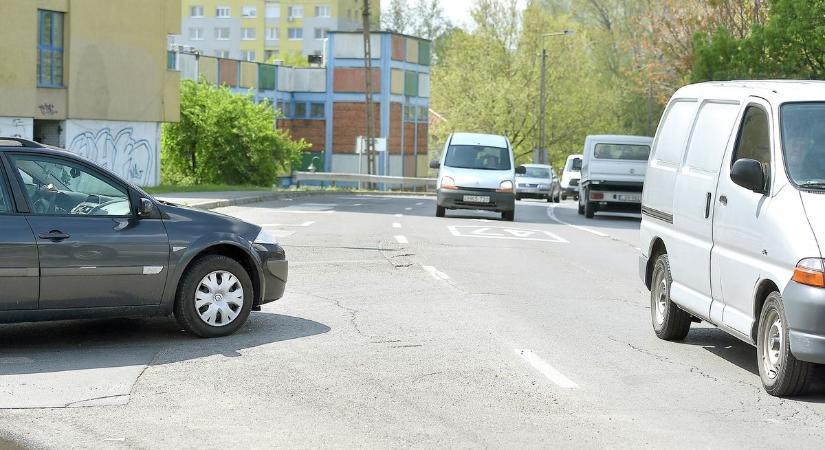 Sok sofőr azonnal leblokkol, ha jön a sziréna – te átmész ezen a mentőautós KRESZ-teszten?