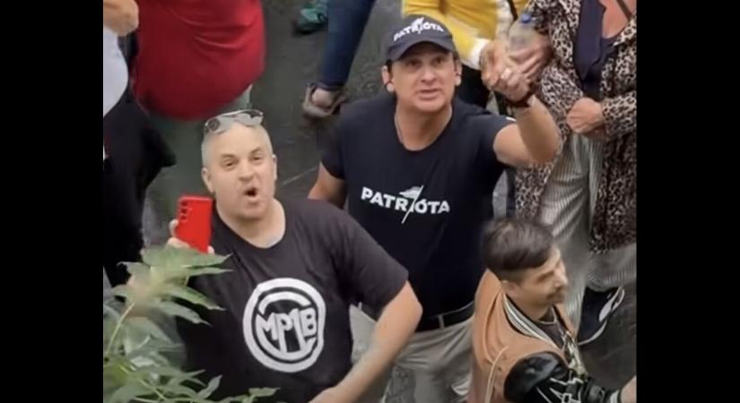 Orbán Viktor kedvenc újságja: „Gyere le te faszszopó hazaáruló, szétbasszuk a fejedet!!!”