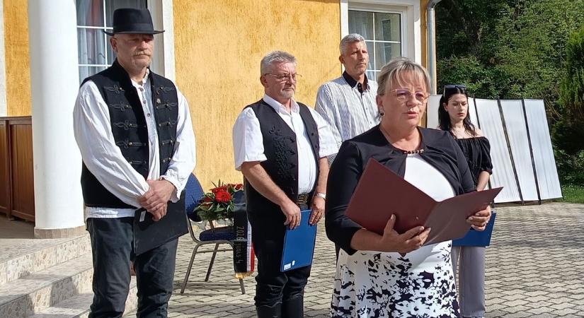 Gyertyát gyújtottak a nemzeti összetartozás napján