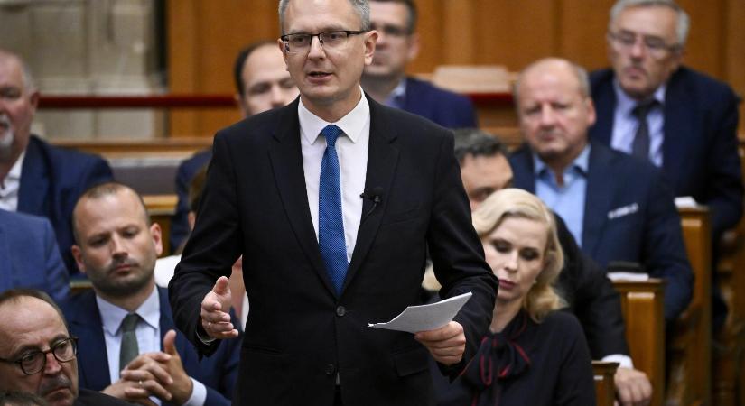 Rétvári Bence: A KDNP visszatért a katakomba-kereszténységhez