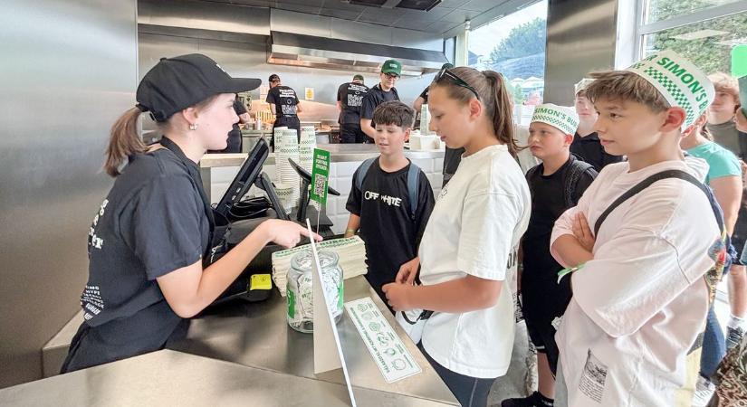 Egy éven át ingyen burger? Az országban egyedülálló Simon's nyitja meg kapuit vasárnap Baranyában