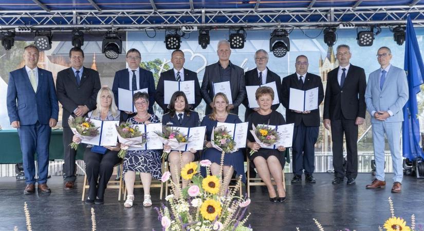 Posztumusz díszpolgári cím – átadták Keszthely kitüntetéseit, kiváló (szak)embereket díjaztak (galéria)