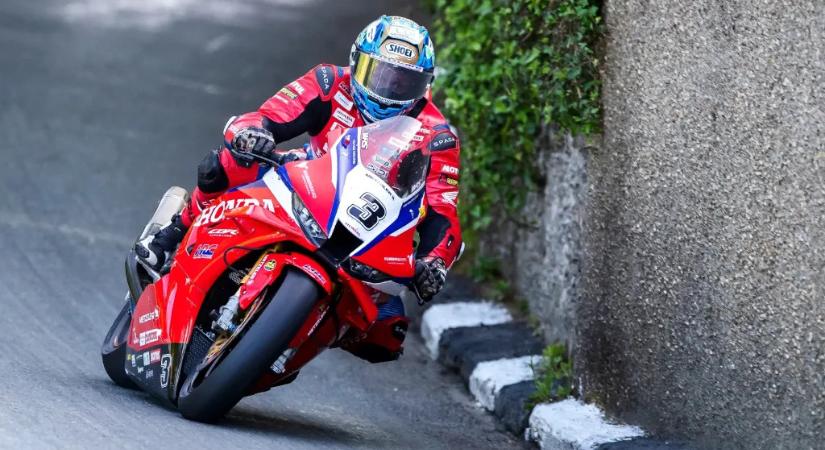 Drámai befejezés a TT-n: Harrison rekordkör felé száguldott, majd megállt az idő – így ért véget a 2026-os Isle of Man TT