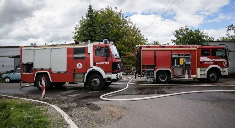 Teljesen kiégett egy melléképület, a lakóház is veszélybe került Gyöngyöshalászon