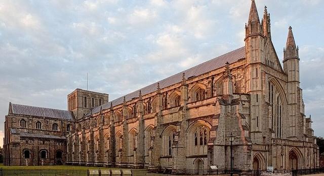Középkori kőfaragványokat restaurálnak Anglia egyik legnagyobb katedrálisában