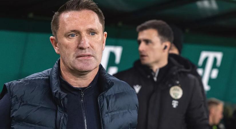 Robbie Keane otthagyta a Fradit, majd két szék között a pad alá esett
