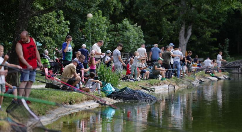 Botot ragadtak a gyerekek Felsőtárkányban – nagy fogások születtek a gyermeknapi versenyen  fotók és videó