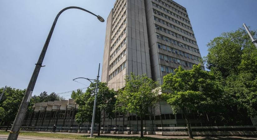 Idős házaspár került lehetetlen helyzetbe a debreceni Klinikánál, váratlan helyről érkezett a segítség!