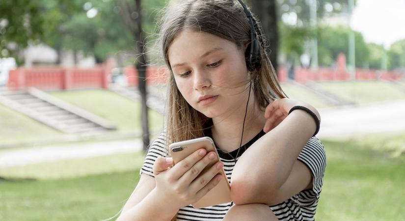 A tinédzserek közösségimédia-tiltása tovább erősítheti a Big Tech pozícióit