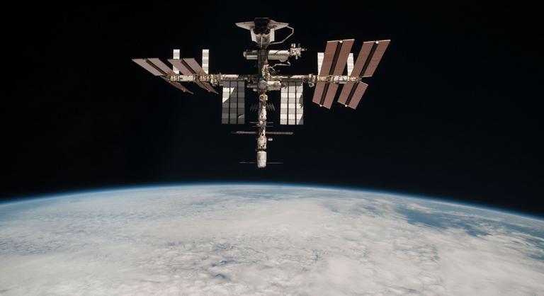 Szivárgás miatt evakuálásra készítette fel az ISS űrhajósait a NASA