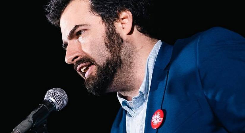 Ezt tanítani kellene: Jámbor András porig alázta a maroknyi fideszes tüntetőt