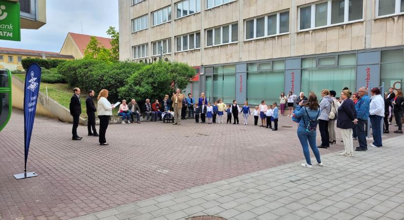 Egy kirakat, ahol ismét egy falu története mesél