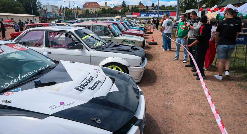 Dübörög az Auto Show Eger: több ezer lóerő költözött Egerbe - fotókon mutatjuk a gépcsodákat