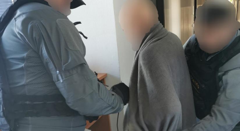 Hazahozták a kecskeméti maffiaper egyik vádlottját, aki külföldre szökött a börtön elől